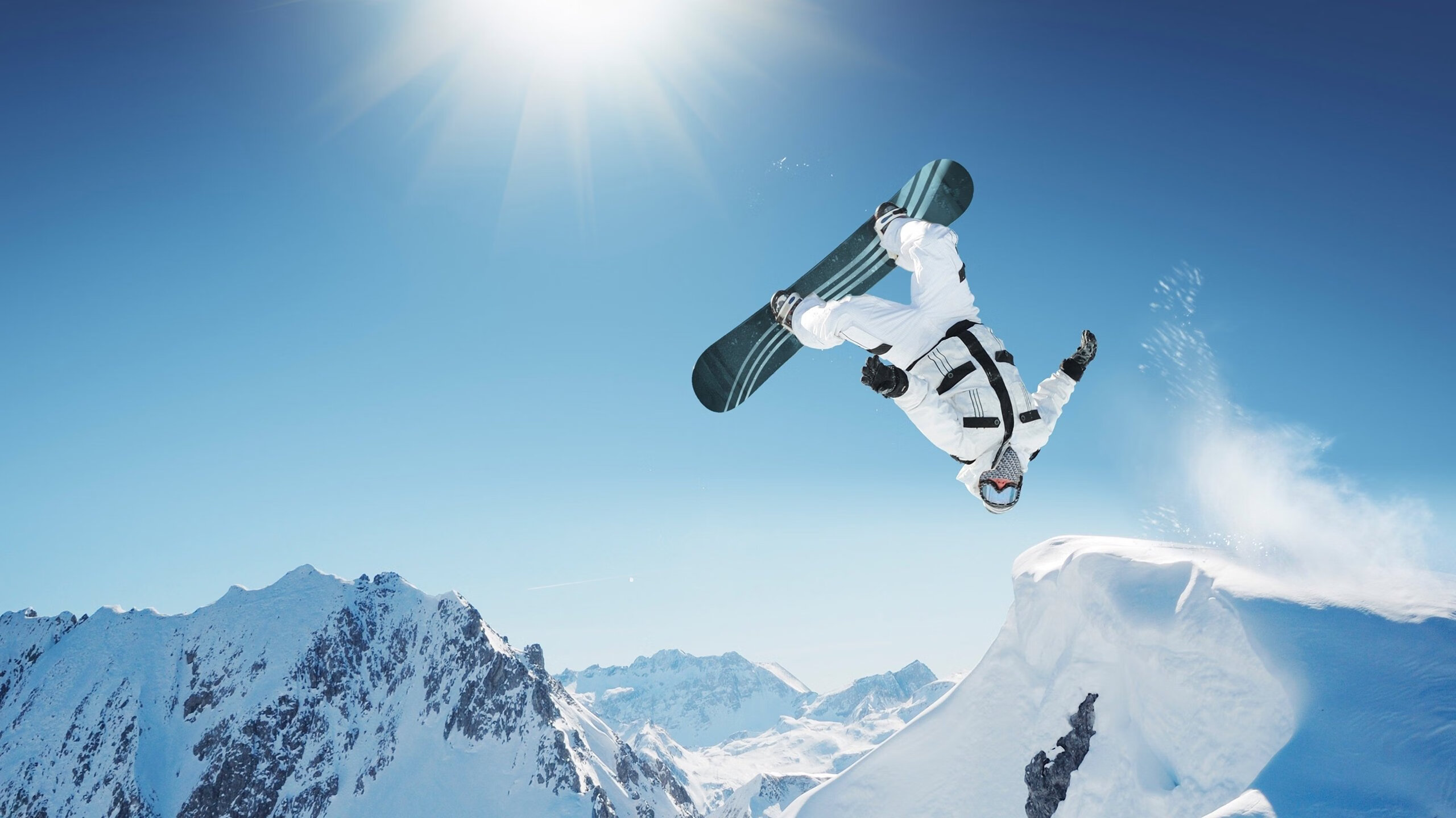 米兰足球官网-退役球星如影随形：他们在幕后为联盟出谋划策